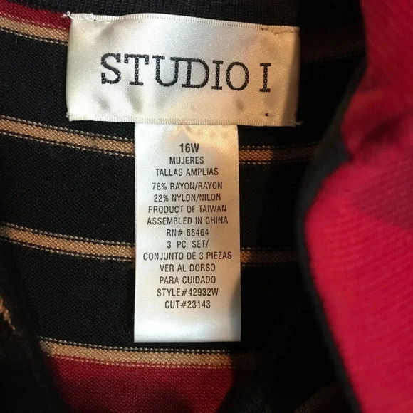 Studio I Red Blazer Size 16W & Top - Picture 2 of 5